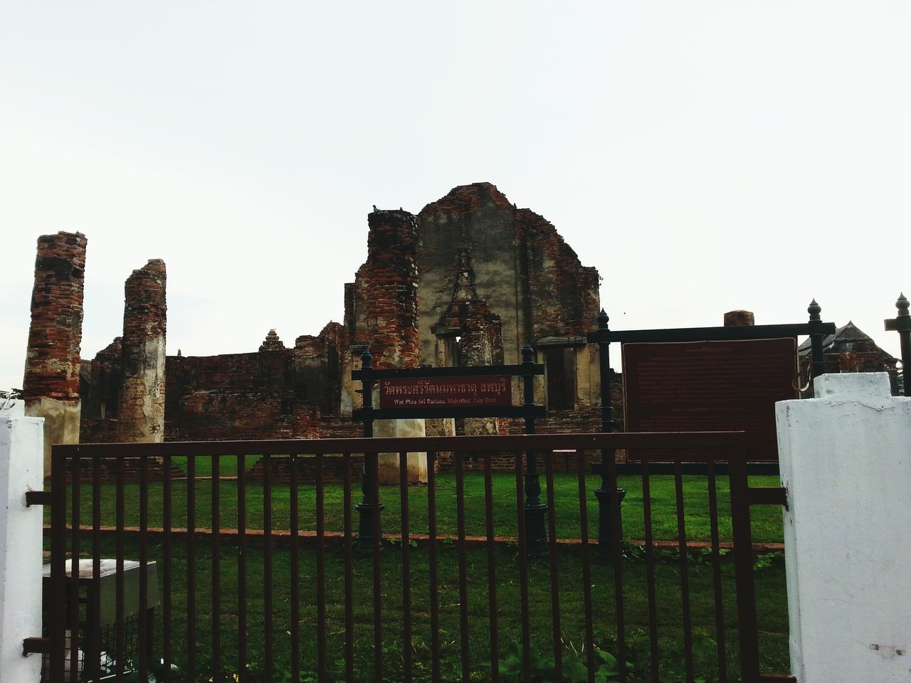 architecture, built structure, building exterior, clear sky, history, old, the past, sky, low angle view, ancient, old ruin, copy space, religion, exterior, outdoors, no people, weathered, abandoned, place of worship, day