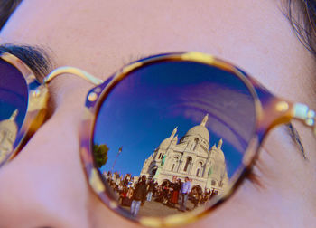 Close-up of woman wearing sunglasses against sky