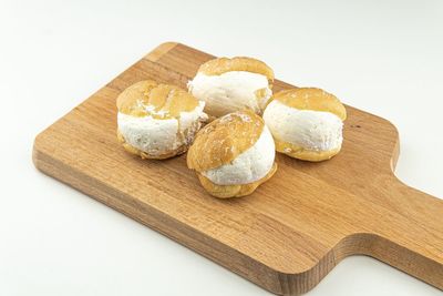 High angle view of chocolate cake on cutting board