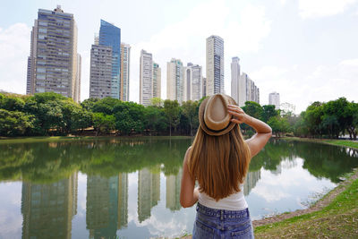 Rear view of beautiful girl in the parque areiao, a city park in goiania, goias, brazil.