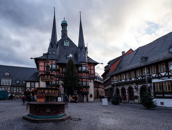 Rathaus wernigerode mit wohltäterbrunnen