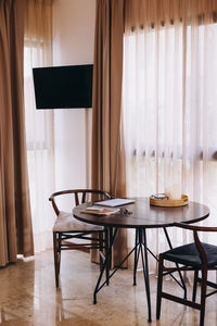 Corner with a table and two chairs with work material