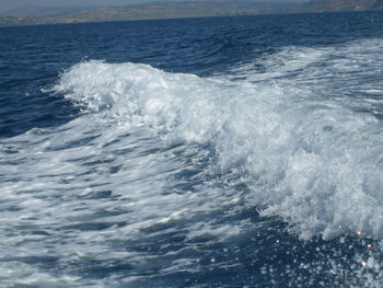 Waves splashing in sea