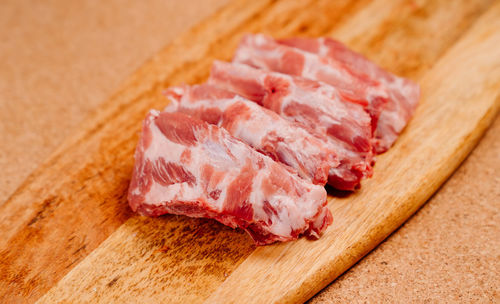 Close-up of chopped bread on cutting board