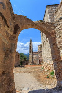 Old ruin building against sky