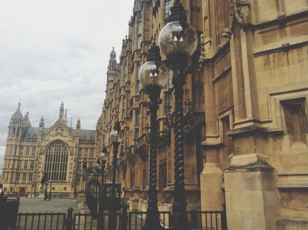 architecture, built structure, building exterior, sky, history, low angle view, famous place, cloud - sky, travel destinations, old, city, place of worship, travel, the past, tourism, church, religion, cathedral, spirituality, day