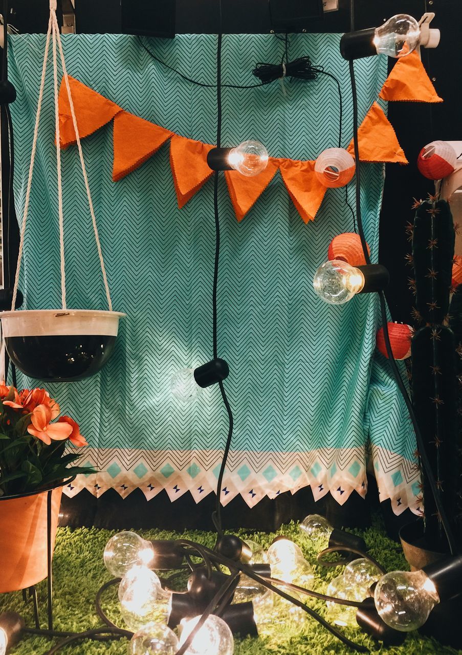 HIGH ANGLE VIEW OF FLOWERS AND TABLE