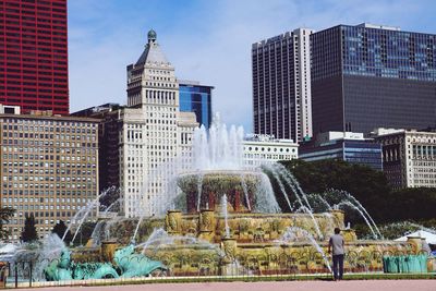 Rear view of man looking at buckingham fountain in grant park