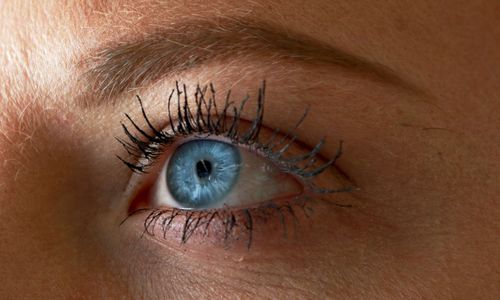 Close up of woman blue eye