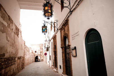 Narrow alley amidst buildings in city