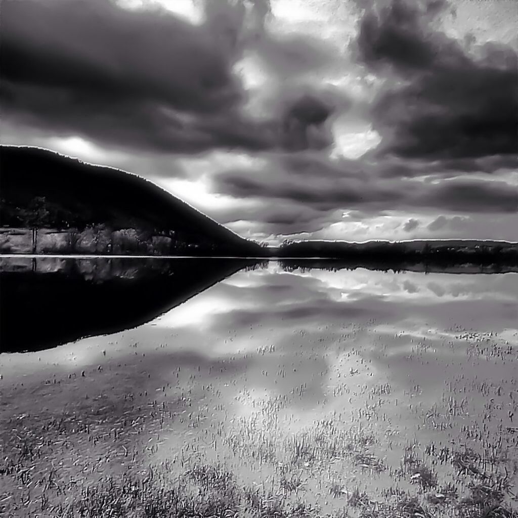 cloud - sky, sky, water, cloudy, reflection, tranquility, tranquil scene, weather, lake, scenics, overcast, cloud, beauty in nature, nature, river, storm cloud, standing water, idyllic, dusk, outdoors