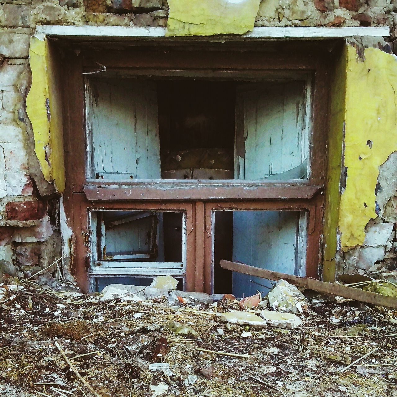 architecture, built structure, abandoned, building exterior, window, damaged, house, obsolete, deterioration, old, weathered, run-down, bad condition, wood - material, door, broken, residential structure, day, destruction, no people