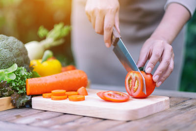 Midsection of man preparing food on cutting board