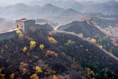 Great wall of china amidst mountains