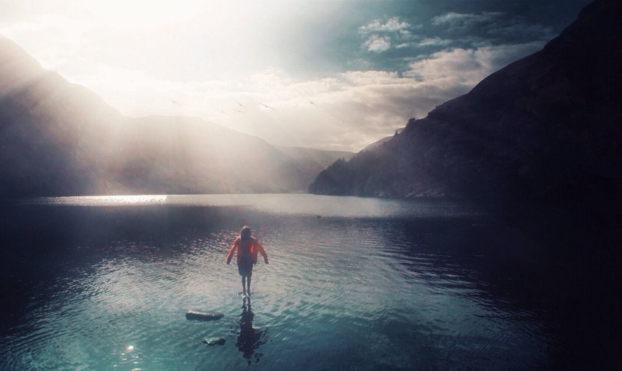 water, mountain, reflection, waterfront, beauty in nature, scenics, one animal, tranquil scene, sea, sky, lake, tranquility, nature, animal themes, idyllic, outdoors, swimming, rippled
