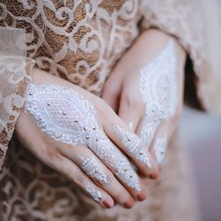 White henna simple for bride