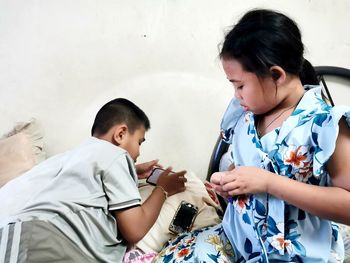 Siblings spending leisure time at home