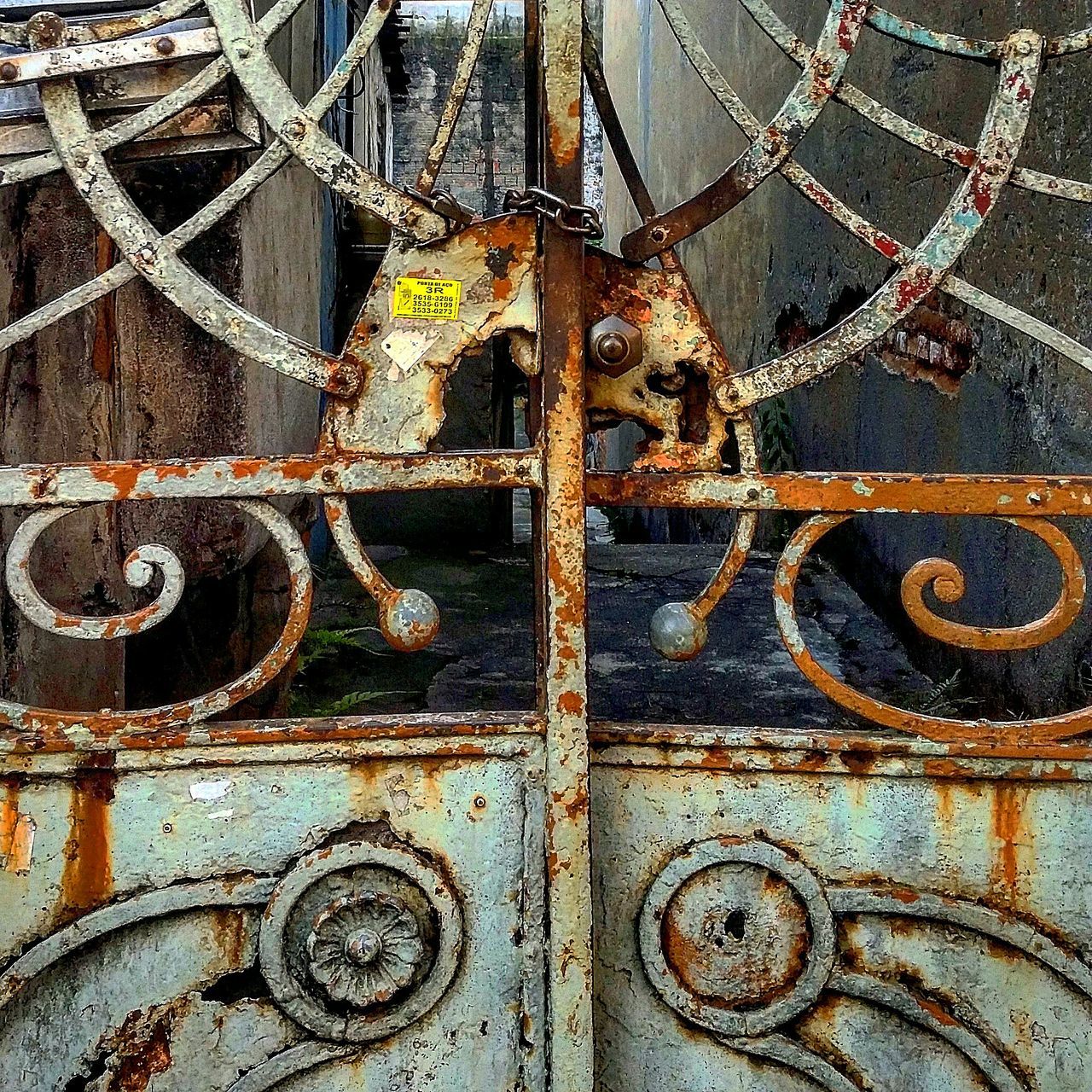 metal, full frame, rusty, backgrounds, close-up, pattern, metallic, old, design, weathered, textured, part of, outdoors, day, no people, deterioration, damaged, built structure, detail, protection