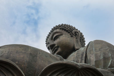 Tian tan big buddha statue on lantau island, hong kong