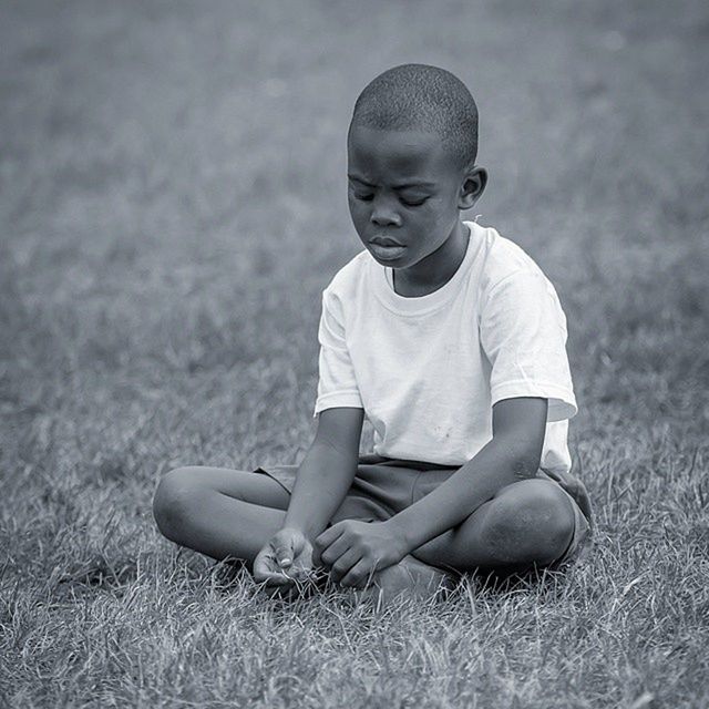 person, lifestyles, leisure activity, casual clothing, childhood, grass, full length, elementary age, focus on foreground, field, boys, front view, portrait, looking at camera, three quarter length, innocence, sitting, cute
