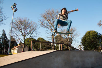 Skateboarder ollie jumping
