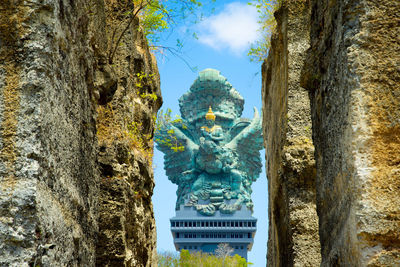 Statue of tree against sky