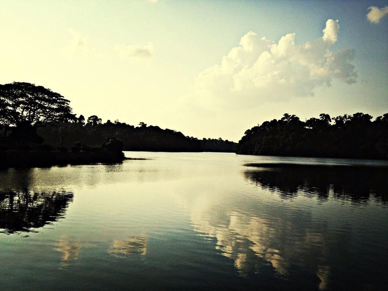 water, reflection, lake, tranquil scene, tranquility, scenics, sky, tree, waterfront, beauty in nature, nature, idyllic, calm, cloud, rippled, outdoors, cloud - sky, no people, river, silhouette