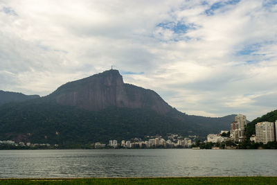 Lake by buildings against sky in city