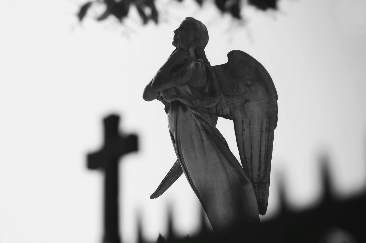 STATUE OF ANGEL AGAINST SKY