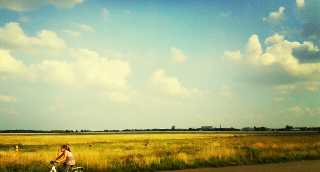 grass, field, sky, lifestyles, landscape, leisure activity, grassy, men, cloud - sky, tranquility, tranquil scene, nature, rural scene, beauty in nature, scenics, standing, cloud, agriculture