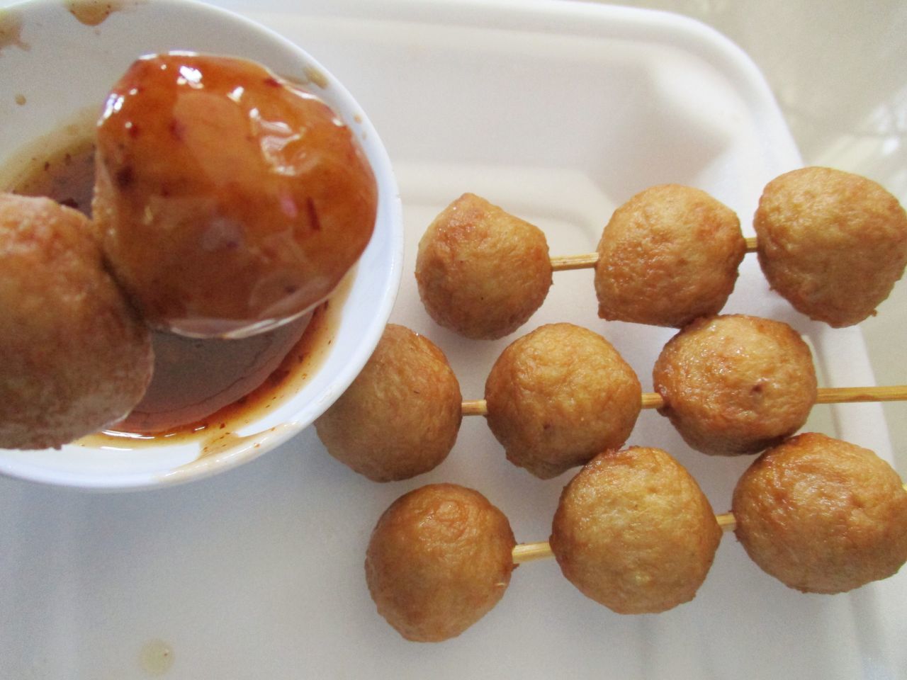 CLOSE-UP OF SERVING FOOD IN BOWL