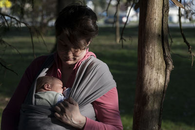 Mother and newborn next to the tree 