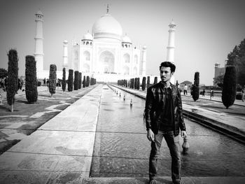 Young man standing against taj mahal