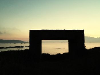 Silhouette built structure against sky