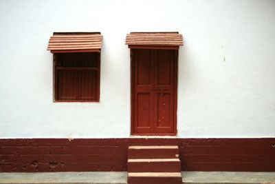 Closed door of white house