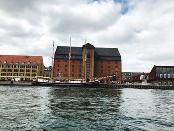 River by buildings against sky in city