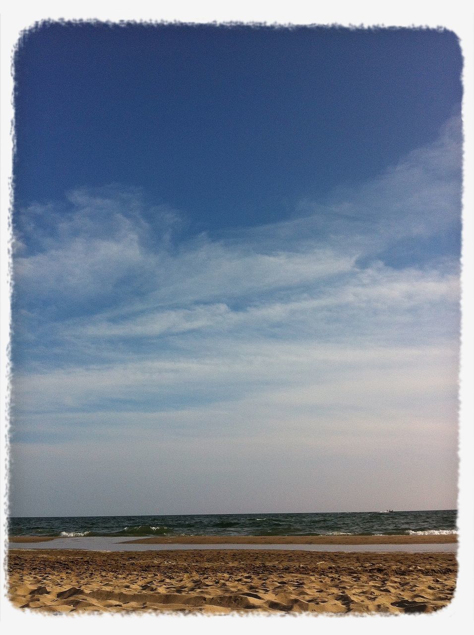 transfer print, auto post production filter, beach, sea, sky, horizon over water, sand, tranquil scene, tranquility, scenics, shore, beauty in nature, nature, water, cloud - sky, outdoors, idyllic, day, cloud, no people