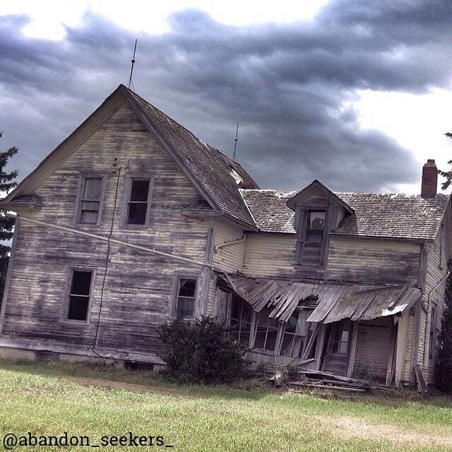 architecture, building exterior, built structure, sky, cloud - sky, cloudy, grass, old, abandoned, house, cloud, damaged, field, weathered, obsolete, low angle view, window, deterioration, day, run-down