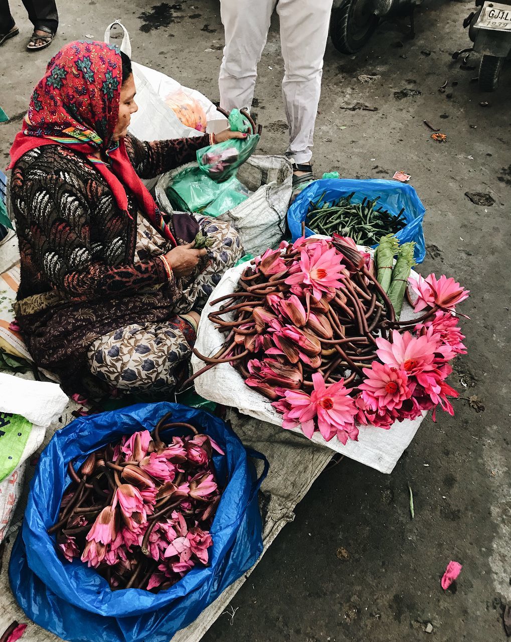 HIGH ANGLE VIEW OF PEOPLE IN MARKET