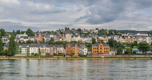 River and townscape against sky