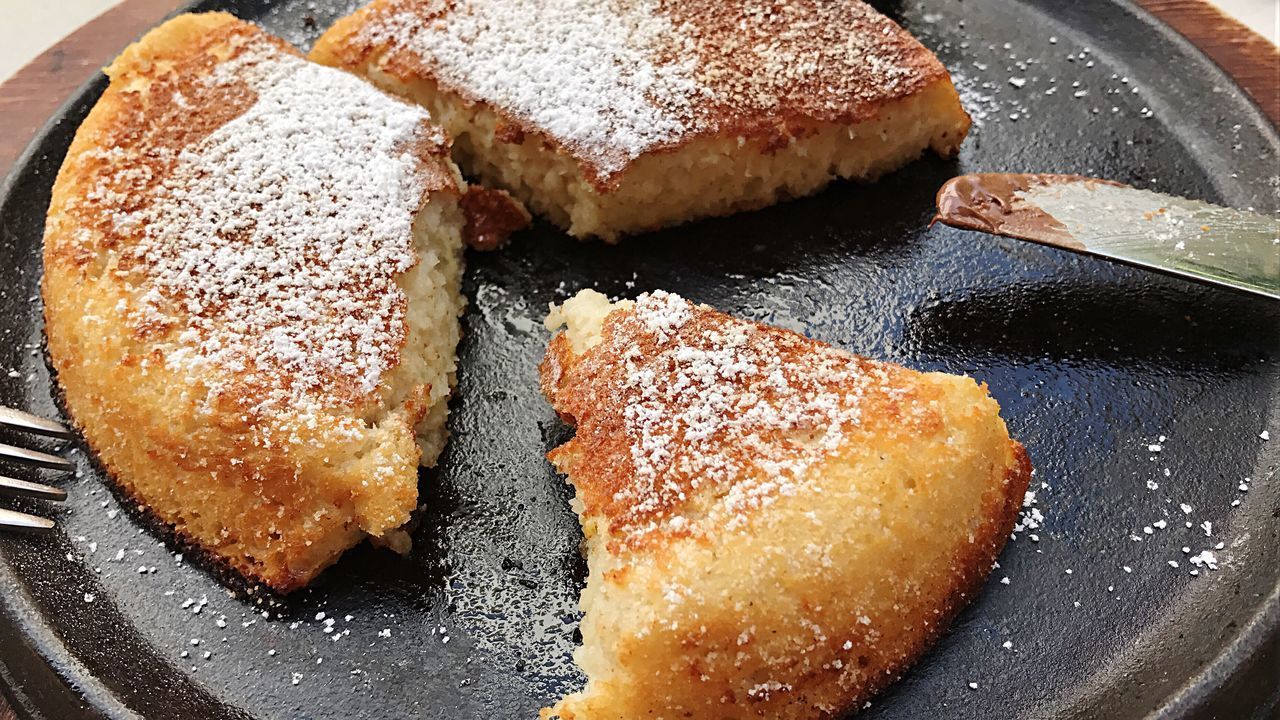 CLOSE-UP OF CAKE