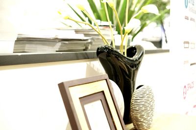 Close-up of white flowers in vase