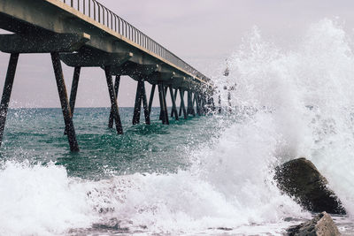 Water splashing in sea against sky