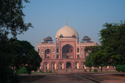 Beautiful humayun tomb with trees in foreground