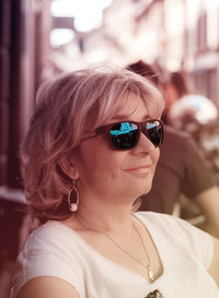 Portrait of woman with sunglasses