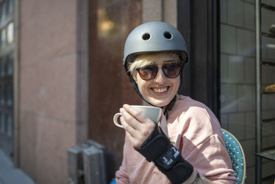 Female skater in outdoor cafe