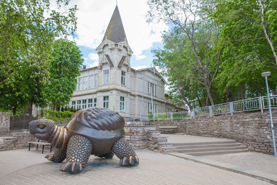 Statue of historic building against sky