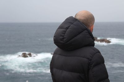 Man looking at sea against sky