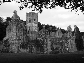 Fountains abbey against sky