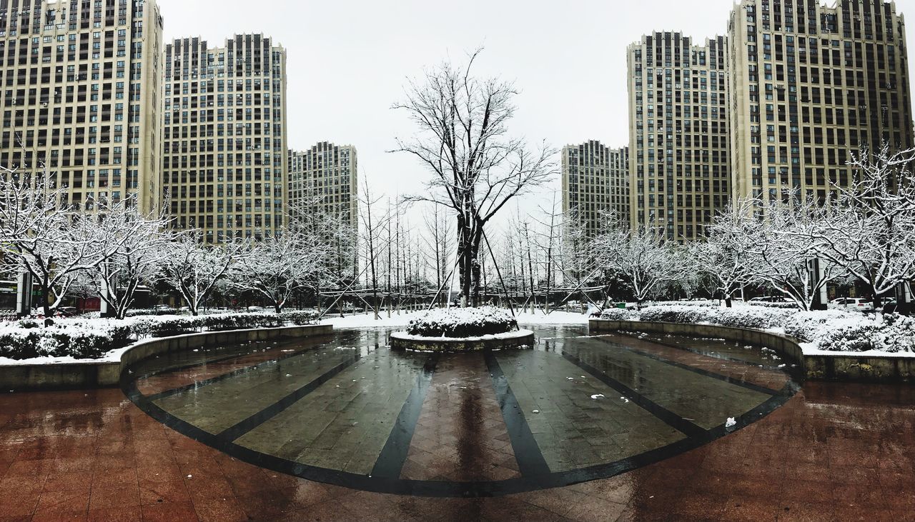 VIEW OF FROZEN RIVER IN CITY